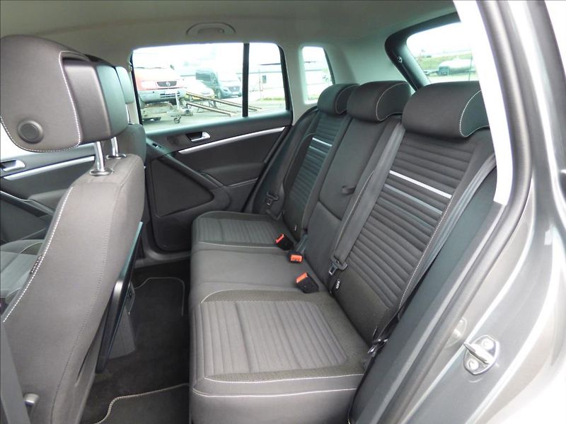 Volkswagen Tiguan 1,4 TSI 90KW SPORT - fotka 29 z 50
