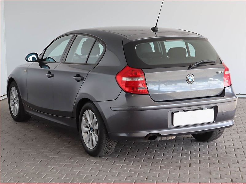 BMW Řada 1 (2007) 116i, jezdí dobře - fotka 4 z 13