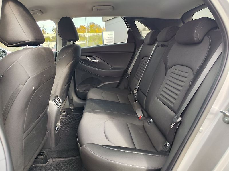 Hyundai i30 1.5 T-GDI/103kW Style DCT - fotka 12 z 34