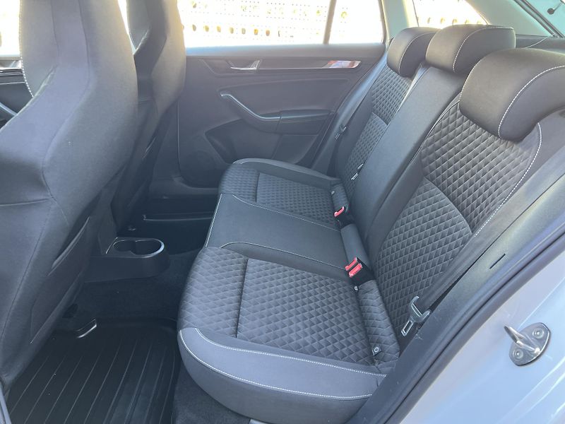Škoda Rapid Spaceback 1.0TSi 81kw KAMERA - fotka 24 z 44