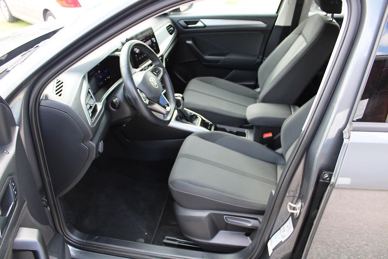 Volkswagen T-Roc (2024) 1,5TSI DSG LED ADAPT.TEMPOMAT  - fotka 9 z 21