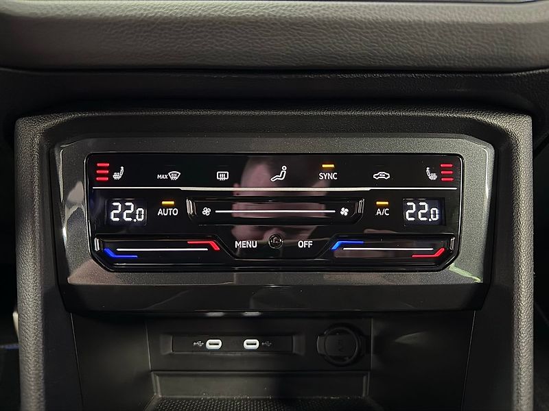 Volkswagen Tiguan 2.0 TSI 235 KW R-LINE, DSG, 4M - fotka 19 z 23