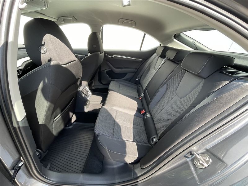 Škoda Octavia 2,0 TDI DSG Style Plus NAVI - fotka 16 z 24
