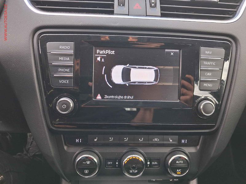Škoda Octavia (2014) 2.0 TDi, ČR, Elegance - fotka 18 z 18