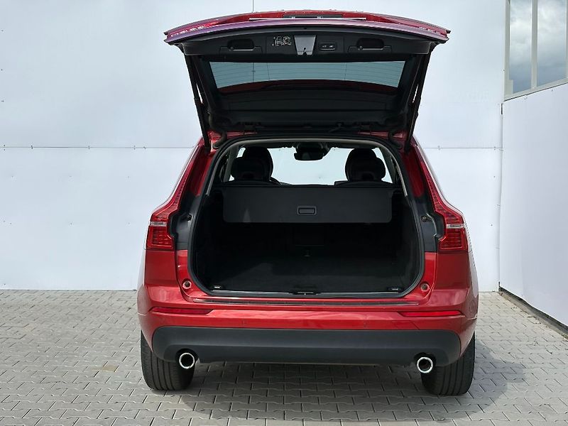 Volvo XC60 Momentum Pro B4 184kW - fotka 7 z 25