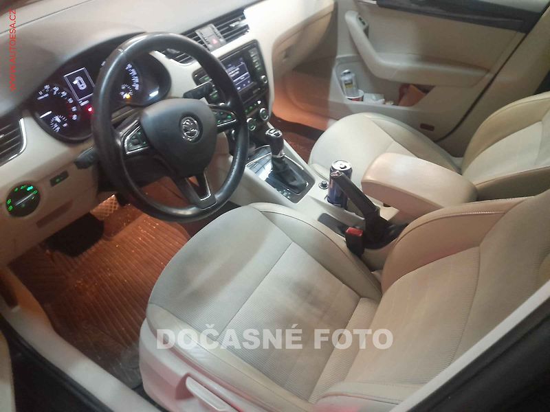 Škoda Octavia (2013) 2.0TDi, AT, navi, autoAC - fotka 3 z 3