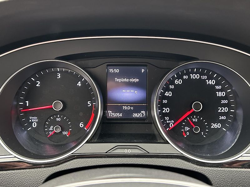 Volkswagen Passat Variant 2,0 TDI Highline - fotka 7 z 27