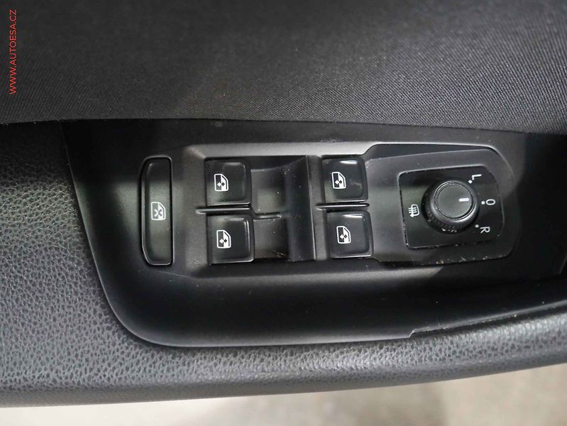 Volkswagen Passat (2016) 1.6TDi, LED, TZ, park.čidla - fotka 19 z 21
