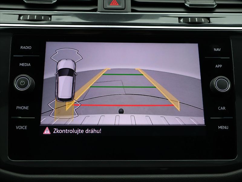 Volkswagen Tiguan Allspace 2,0 TSI 4x4 DSG R-Line 7-Míst - fotka 26 z 38