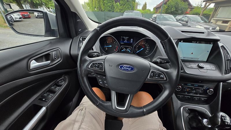 Ford Kuga 2.0TDCIi TITANIUM  110KW 1MAJ. - fotka 40 z 43