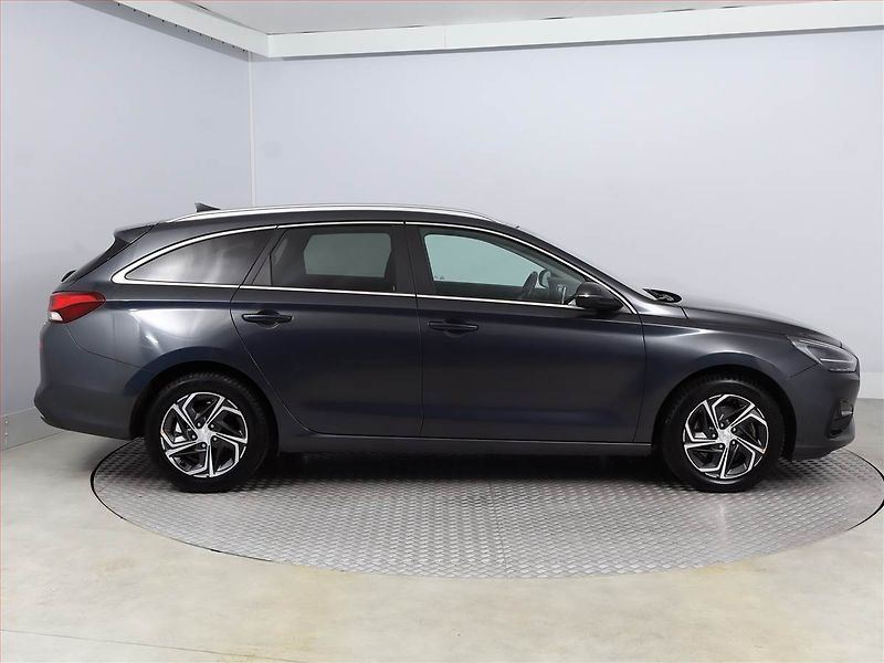Hyundai i30 (2023) Smart 1.0 T-GDI - fotka 6 z 16