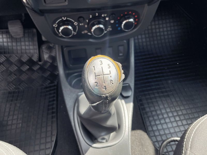 Dacia Duster (2015) 1.6, 84kW,Klima,ČR - fotka 17 z 26
