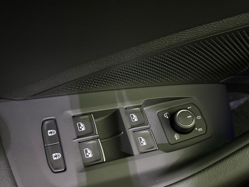 Volkswagen Passat 110kw DSG - fotka 21 z 31