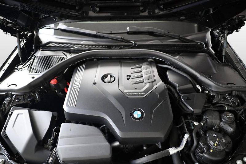 BMW Řada 3 330i xDrive Touring - fotka 9 z 21