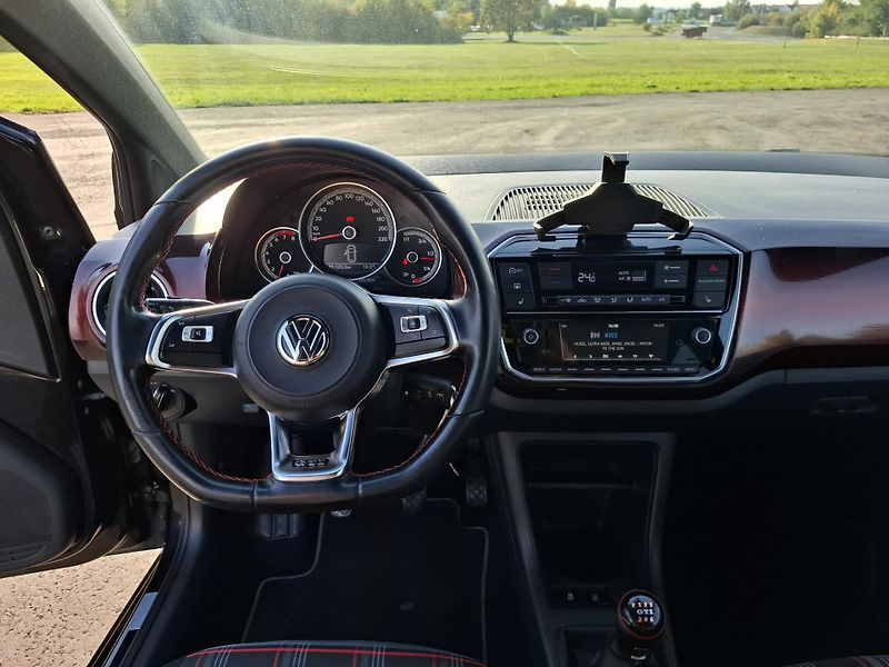 Volkswagen up! (2019) GTI 1.0TSi 85kW,aut.klima,senz - fotka 10 z 18