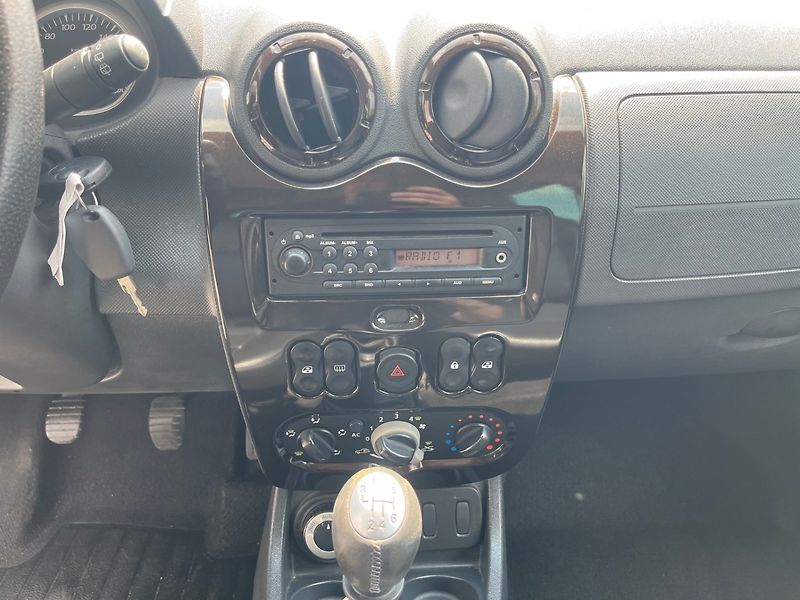 Dacia Duster (2010) 1.6 16 V  4x4 - fotka 10 z 28
