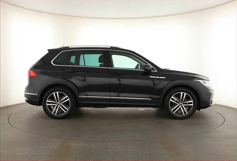 Volkswagen Tiguan (2021) Elegance 1.5 TSI - fotka 6 z 18