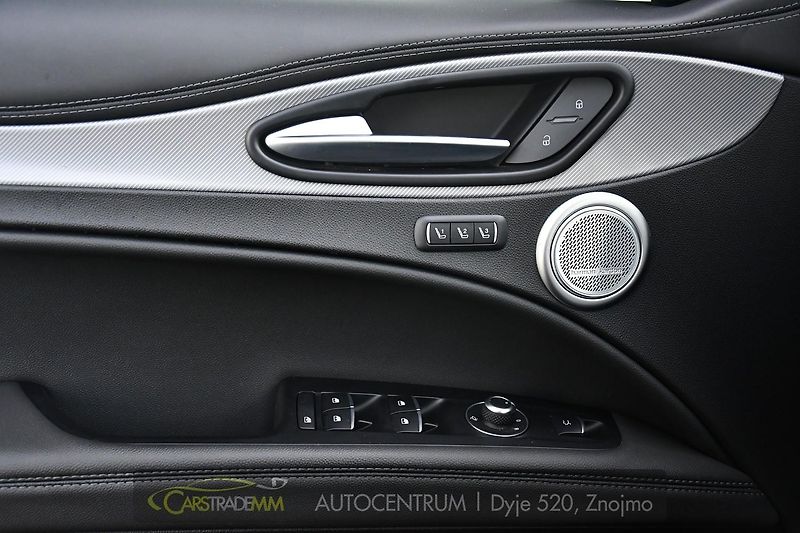 Alfa Romeo Stelvio 2.2 Diesel 16V 154kW Veloce AT - fotka 27 z 53