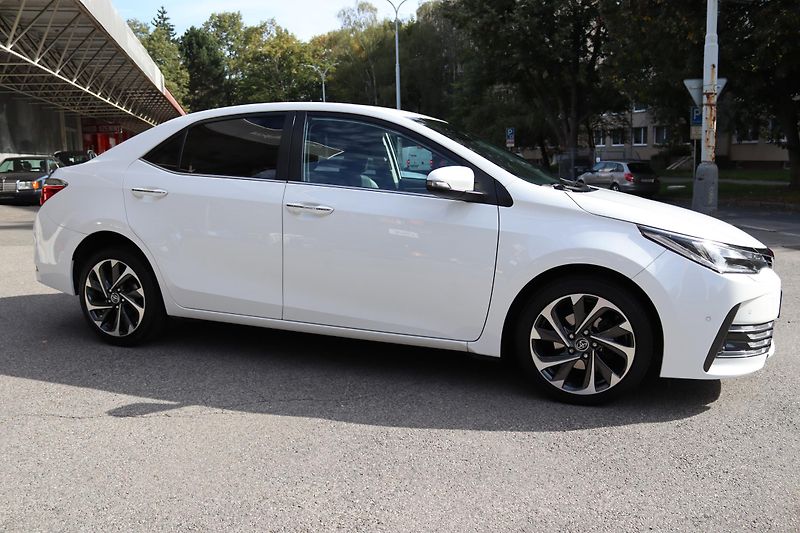 Toyota Corolla (2018) Toyota Corolla Sedan 1.6 - fotka 10 z 60