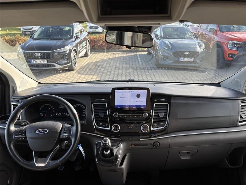 Ford Tourneo Custom 2,0 EcoBlue 136kW Titanium - fotka 16 z 36