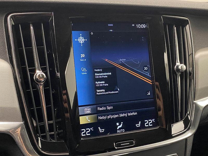 Volvo V90 B4 MOMENTUM AUT REZERVACE - fotka 39 z 48