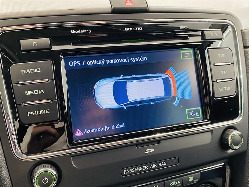 Škoda Superb 2,0 TDI DSG 103kW Bi-Xenon Ele - fotka 17 z 26