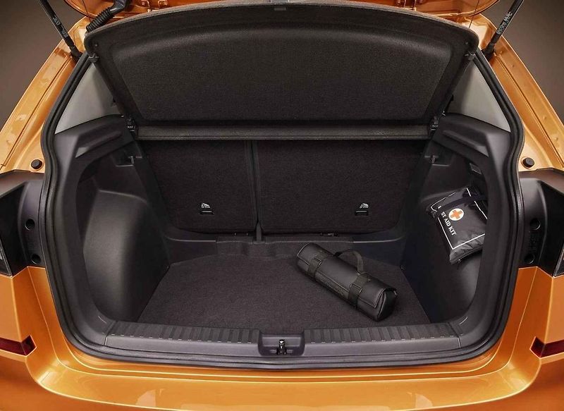 Škoda vytvořila pro indické modely speciální prohlubeň na palubní desce