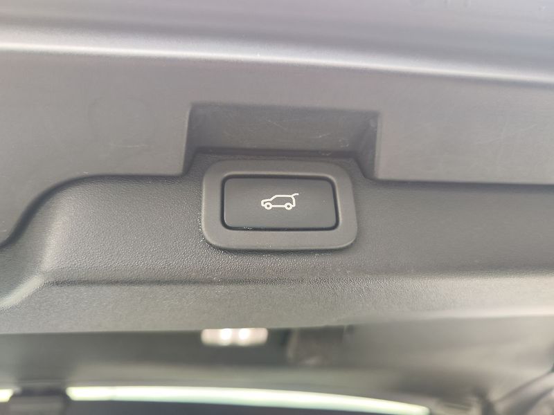 Land Rover Discovery 3.0 Td6 HSE/190kW Pano 7.míst - fotka 10 z 38