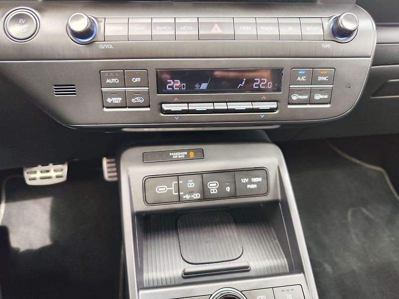 Hyundai Kona EV/65kWh N-Line Premium AT - fotka 28 z 38