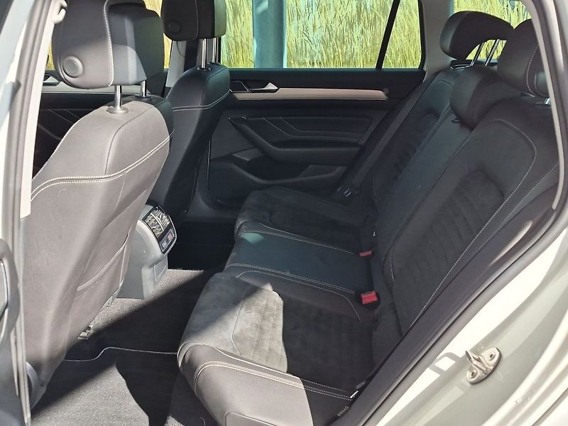 Volkswagen Passat Elegance Variant 2.0 TDI 110kw - fotka 10 z 24