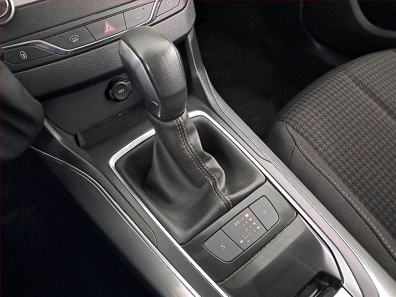 Peugeot 308 (2019) 1.5 BlueHDi, Automat - fotka 13 z 18