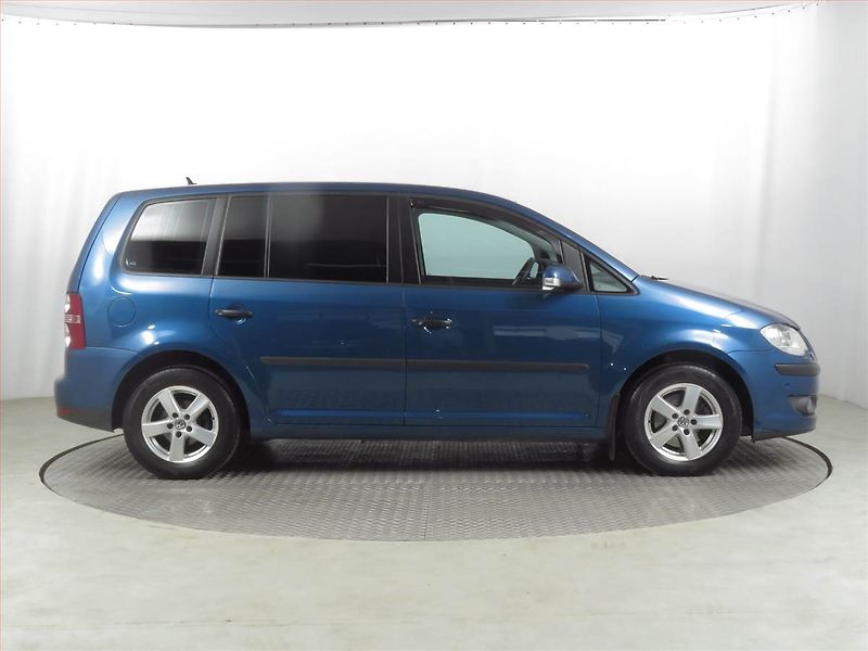 Volkswagen Touran (2009) 1.9 TDI, Automat, Serv.kniha - fotka 6 z 18