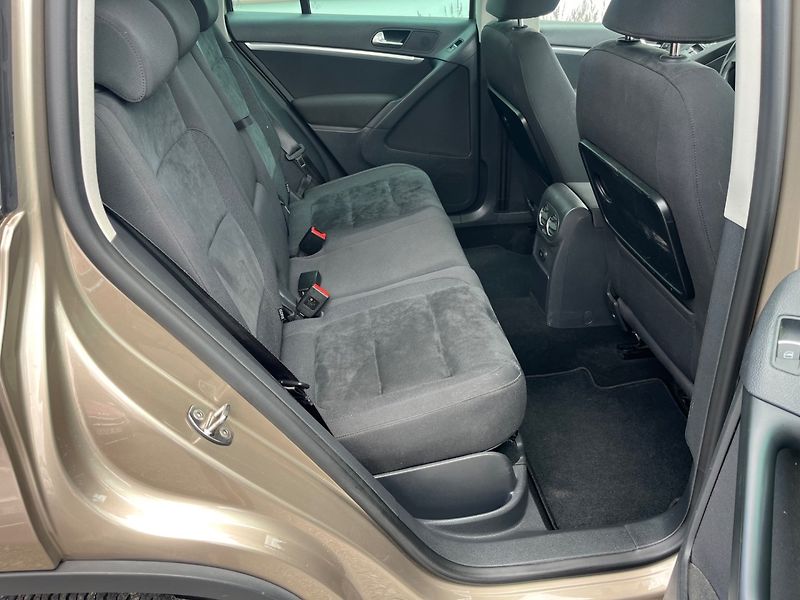 Volkswagen Tiguan (2011) 2.0 TDI 4 MOTION, Bi-Xenon - fotka 11 z 25