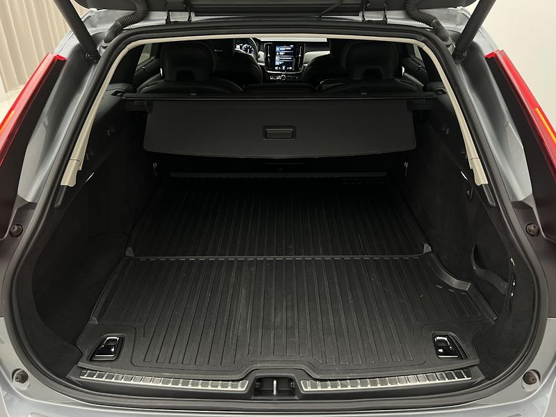 Volvo V90 T5 AWD PLUS AUT - fotka 5 z 44