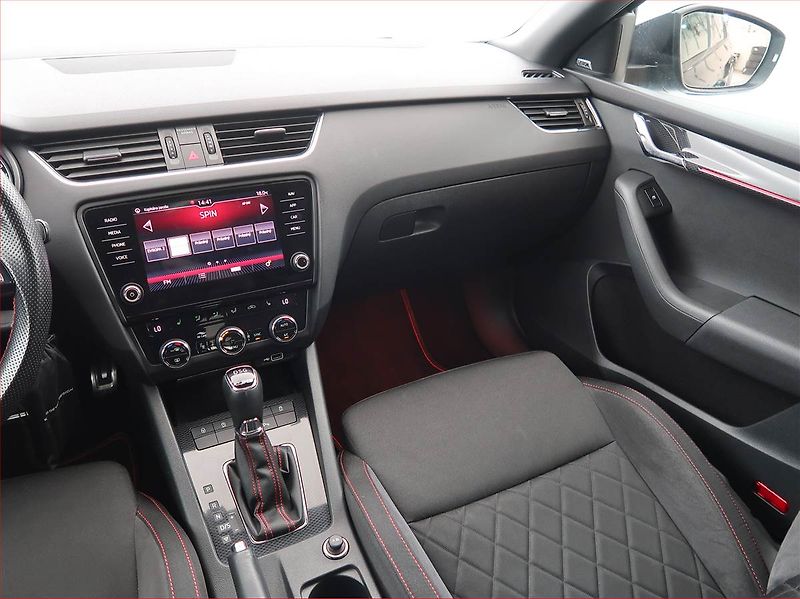Škoda Octavia (2018) RS 2.0 TSI, Automat, Navi - fotka 8 z 23