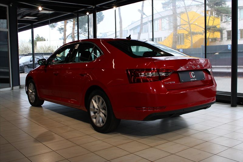 Škoda Superb 2.0 TDi DSG Style - fotka 4 z 28