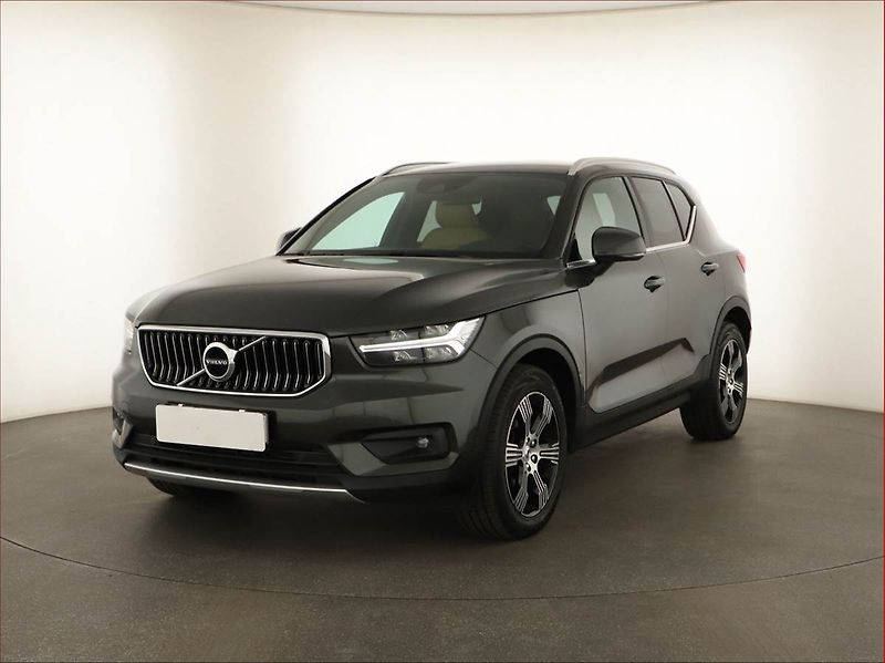 Volvo XC40 (2018) Inscription D4 AWD, 4X4 - fotka 2 z 16