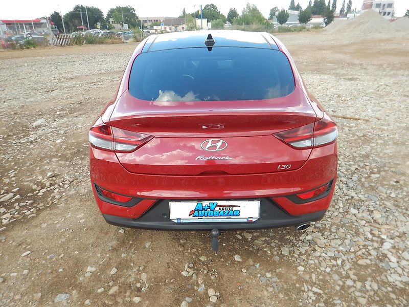 Hyundai i30 FASTBACK, 1.4 GDi TURBO, AUT - fotka 7 z 35