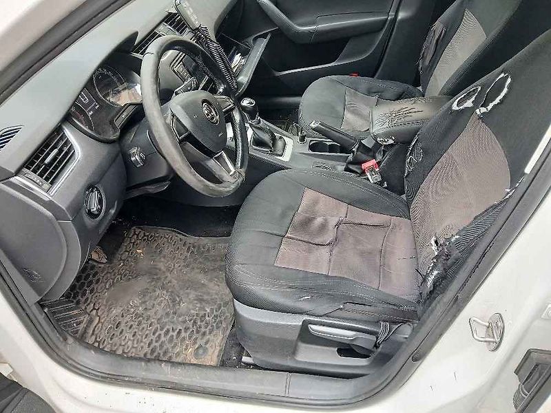 Škodovka městské policie se nabízí od 27 tisíc korun.