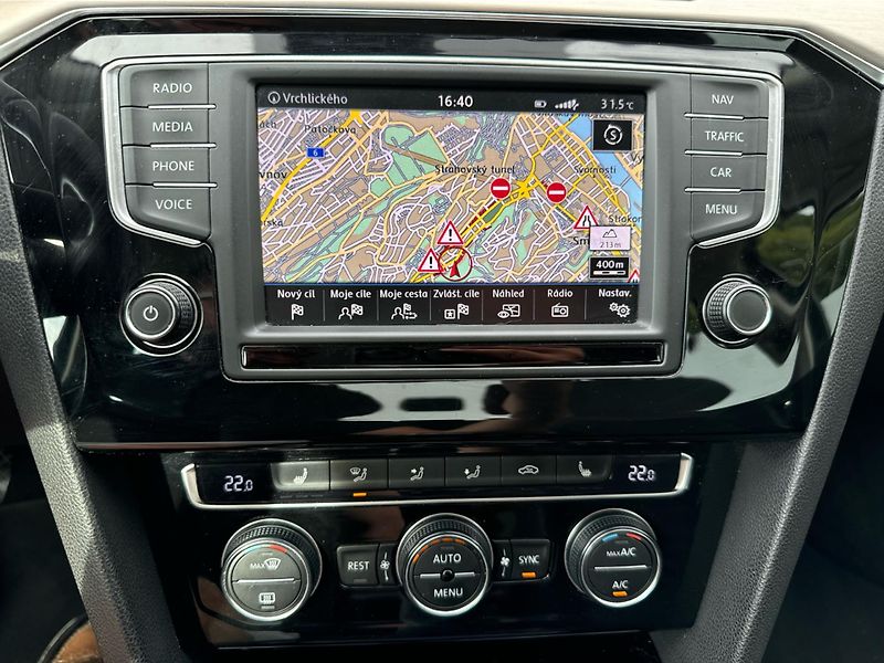 Volkswagen Passat 2.0TDI Highline 110Kw man 6st. - fotka 16 z 17