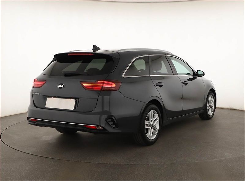 Kia Ceed (2021) 1.5 T-GDI MHEV, Automat - fotka 5 z 20