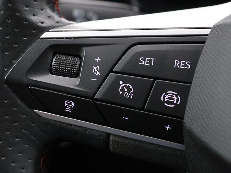 Seat Leon FR 1,5 TSI 96kW Full Link - fotka 17 z 28