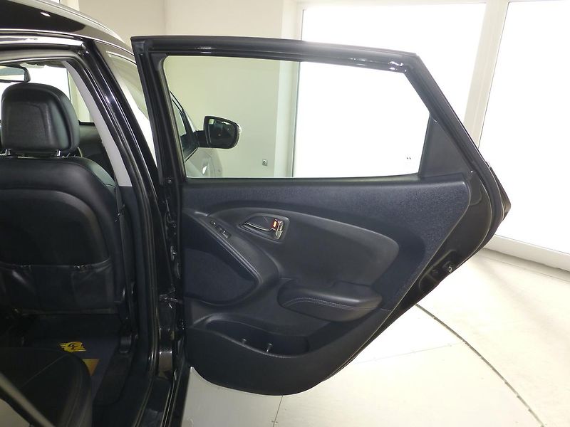 Hyundai ix35 (2015) 2,0I-122KW**VYHŘ.S**DIGI* ALU - fotka 17 z 22