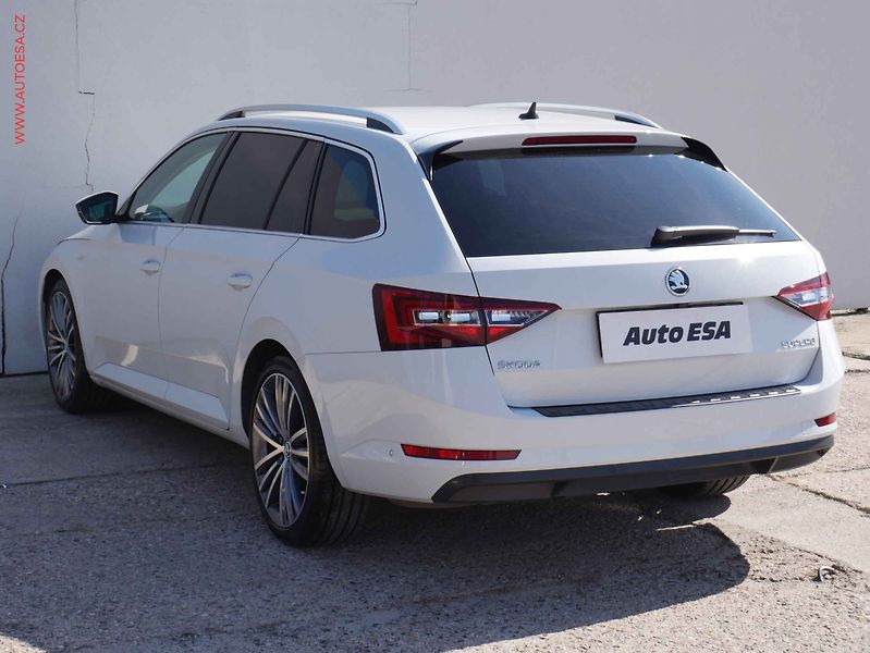 Škoda Superb (2016) 2.0TDi, ČR, DSG, bixen - fotka 4 z 28