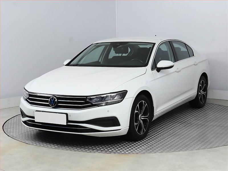 Volkswagen Passat (2020) Business 1.5 TSI, Serv.kniha - fotka 2 z 16