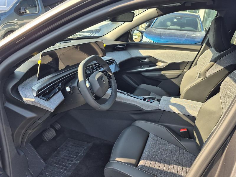 Peugeot 3008 (2026) ALLURE Hybrid 145 e-DCS6    - fotka 9 z 23