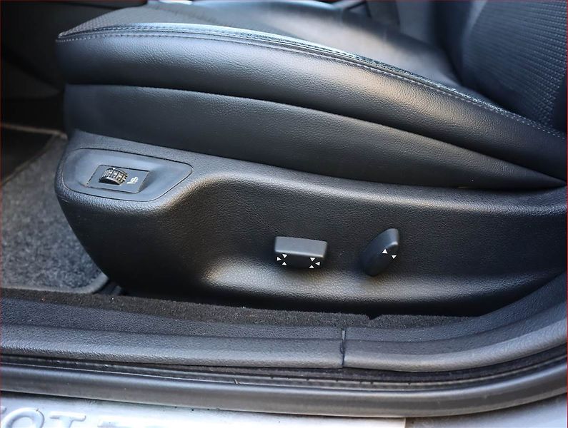 Peugeot 407 (2010) 2.2 HDI, Serv.kniha, Navi - fotka 16 z 17