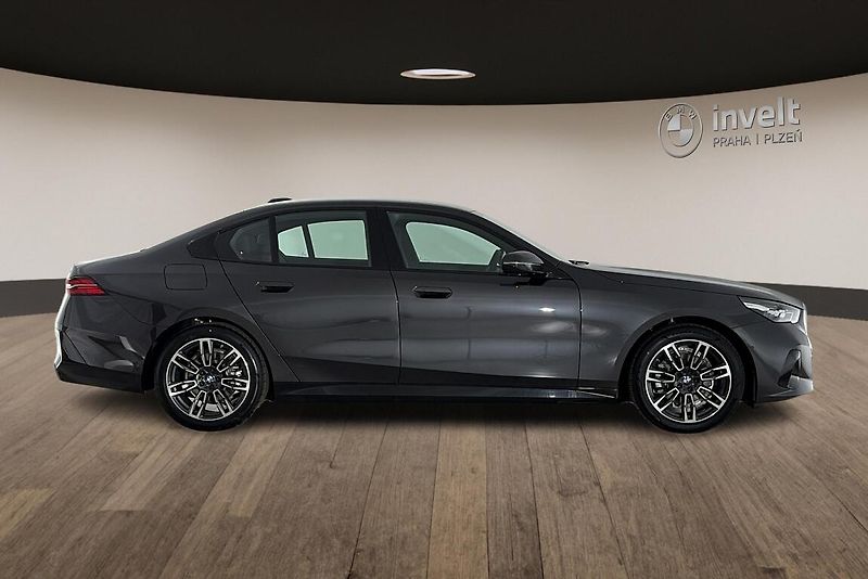 BMW Řada 5 řady 5 | 520d xDrive - fotka 2 z 24