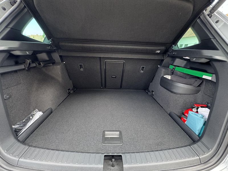 Škoda Karoq 2.0TDi SportLine MAX Výbava - fotka 25 z 35