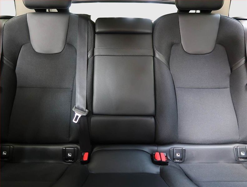 Volvo XC60 (2019) D4 - fotka 10 z 27